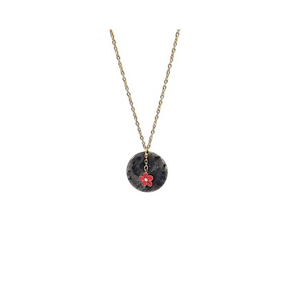 🕊️ Collier “TOLÉANCE”- Force et Équilibre –Acier Inoxydable 316L, pierre naturelle larvikite, grade A, et pendentif fleur rouge 316L, collier femme